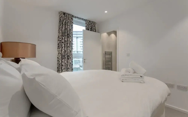 Modern 3 Bedroom Top Floor Apartment