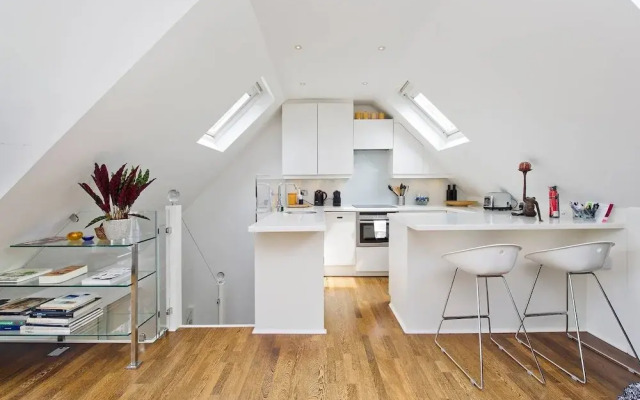 Beautiful 2 Bed W Roof Terrace in Holland Park