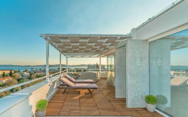 Sunset Penthouse Apartment with Hot Tub