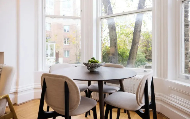 Hampstead Parkside Apartment