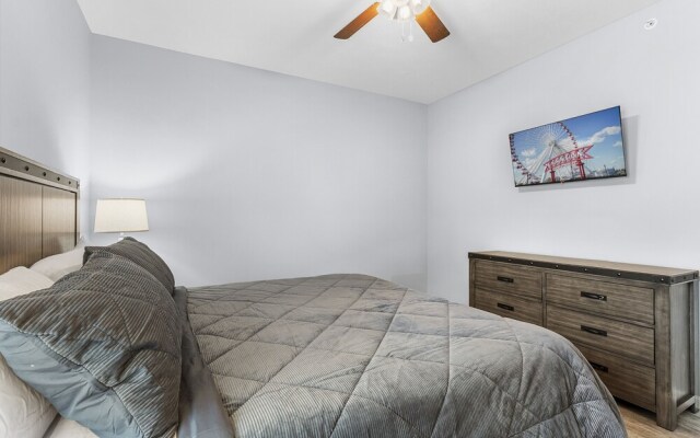 Perfectly Posh 3 Bedroom Condo by Redawning