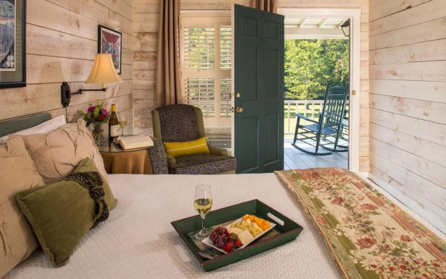 Glen-Ella Springs Hotel & Restaurant
