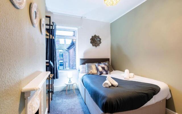 Contractor and Family House & Free Parking & Garden