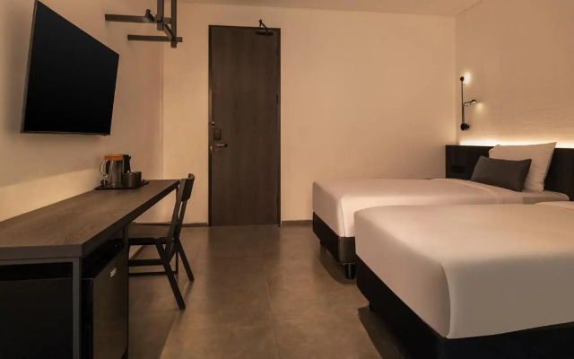 REZ Hotel