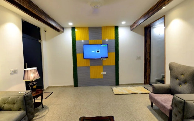 Hotel Yellow by OYO