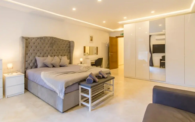 Modern Spacious apt 2mn to the sea Qawr