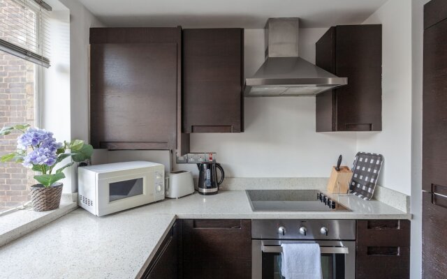 3 Bedrooms Apartment Central London