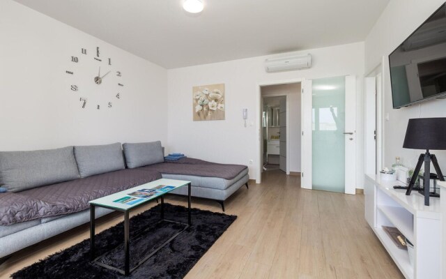 Beautiful Apartment in Novalja With Wifi and 2 Bedrooms