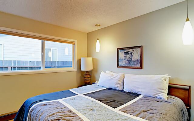 4612 SW Pacific Coast Hwy Home