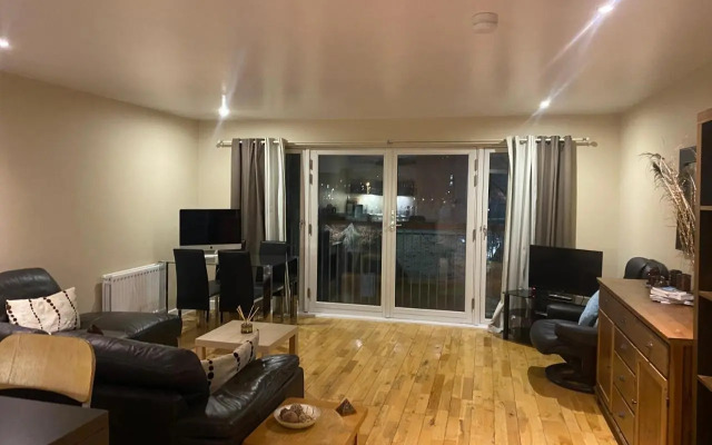 City Centre 2 bedroom apartment, secure parking.