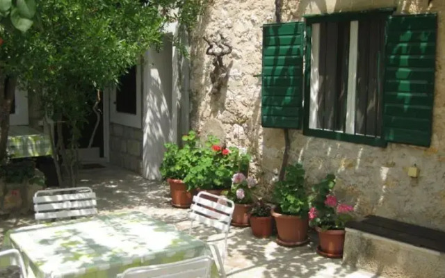 Paradise Stone Apartments