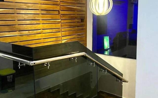 Ten15 Hotel & Suites