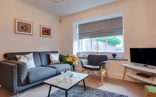 Modern Holiday Home in Saundersfoot with Garden