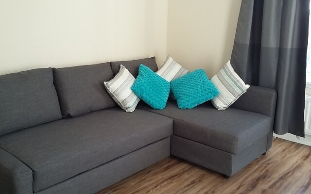 2 Bedroom Character Apartment Finnieston