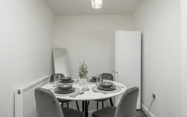 3bed/near Canning Town Stn/balcony/central Location