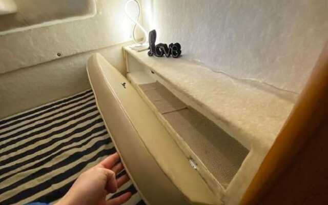 Stunning 2-bed Boat in Dreverna