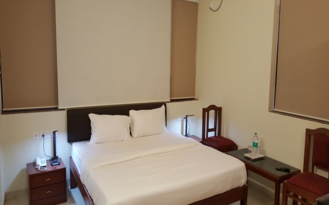 Gomati Business Hotel