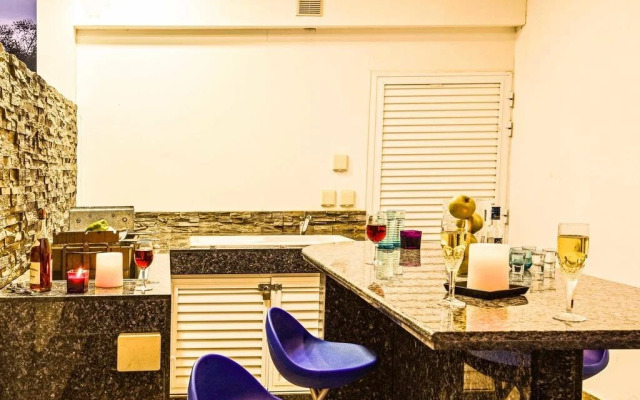 2 Br Villa Blue Phoenix - Chg 8911