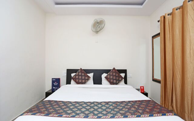 Hotel Sahu Near Kashi Vishwanath Temple Gate