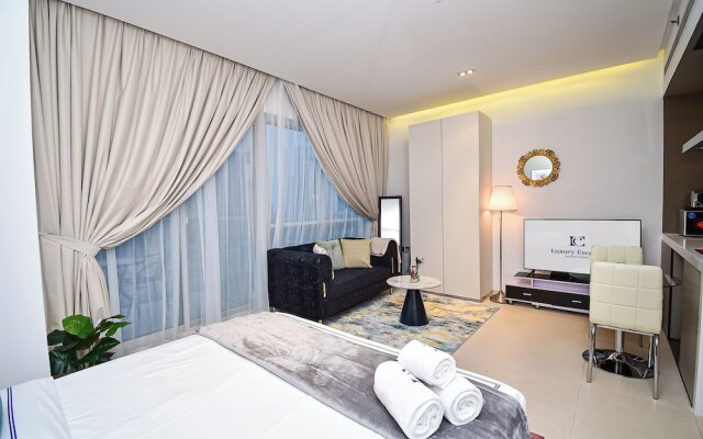 AST - Modern studio flat with balcony