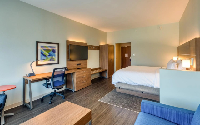 Holiday Inn Express & Suites Charlotte - South End by IHG