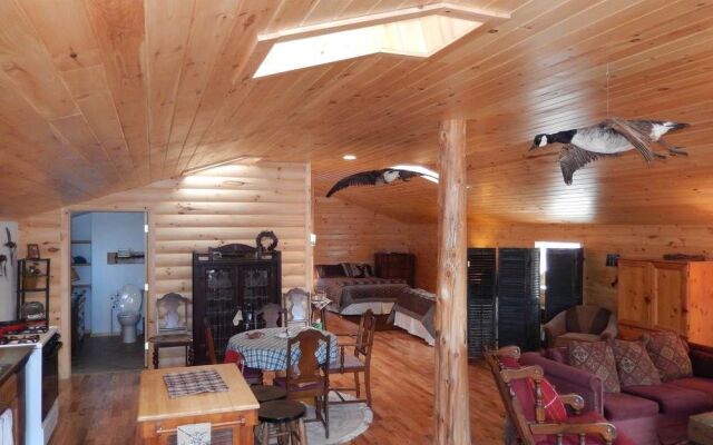 Kiwassa Lake Bed & Breakfast