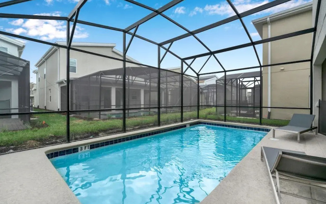 Edgy, Modern 6 Bed 5 Bath