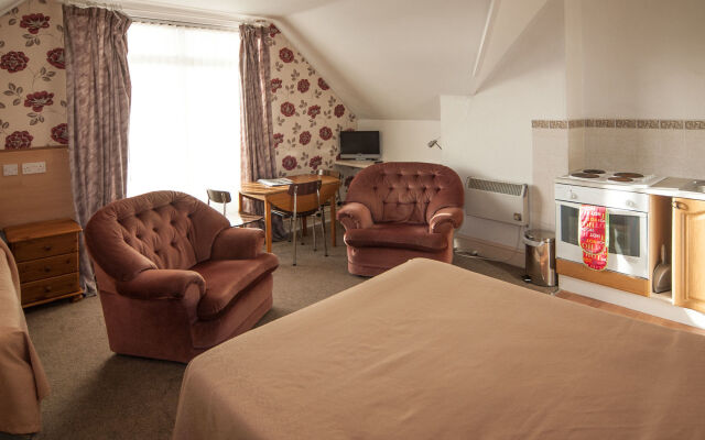 Lyndene Holiday Apartments