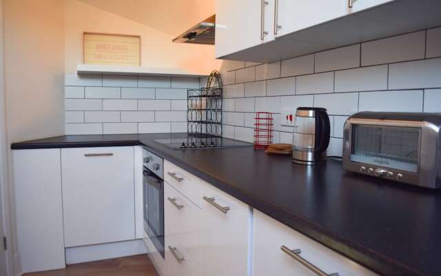 Spacious 1 Bedroom Apartment With Outdoor Terrace