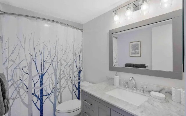 South Seas Tower 4-1209