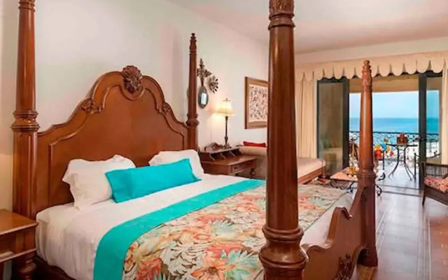 Room in Holiday House - Hacienda Encantada-king Or Queen Beds-kitchenette!