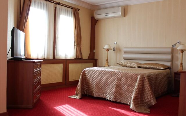 Dr Kushan Hotel