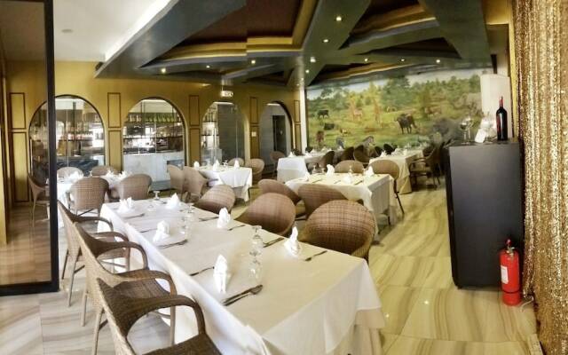 Safari Hotel And Villas
