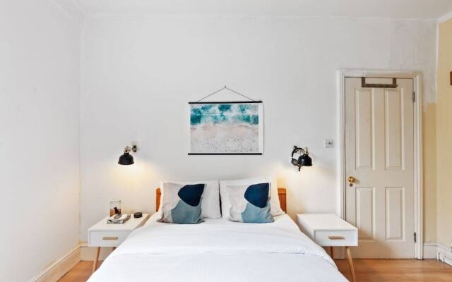 Lovely 2 Bed Apt W/patio nr Shepherd's Bush