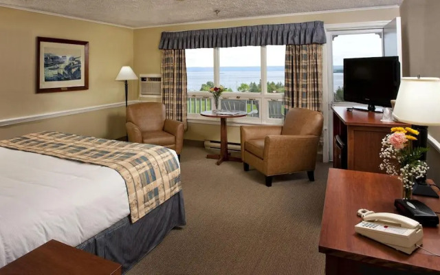 Silver Dart Lodge & Macneil House Suites