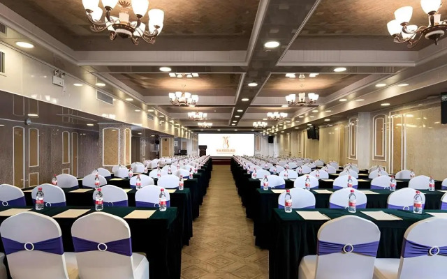 Vienna International Hotel (Haikou Old Town High-speed Railway Station)