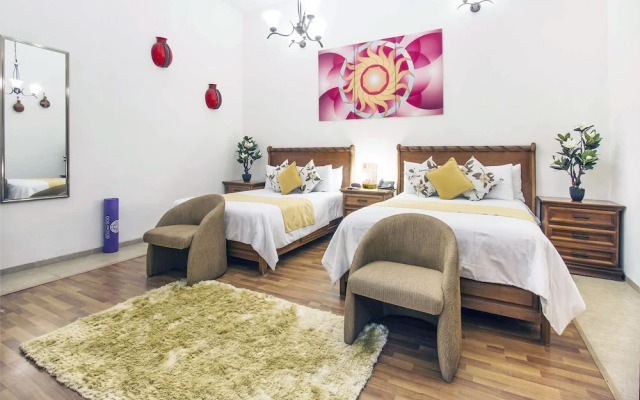 Dos Patios By LaTour