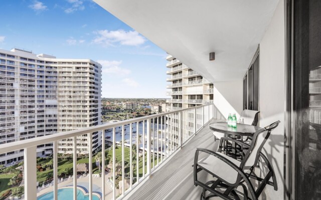 Beachfront Condo With Panoramic Ocean Views and Pool