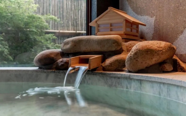 Hyakumangoku Onsen Hotel