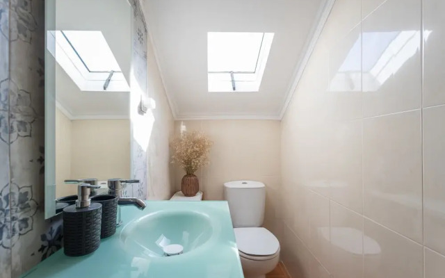 Rato Cozy 3BR w/balcony - by LU Holidays