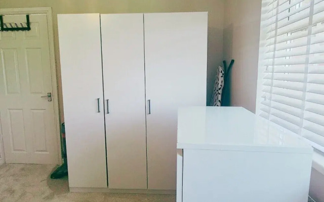 Cosy 2BR House on Quiet Street