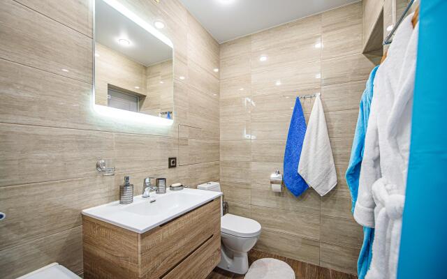 Пять Звезд на Ленина 38