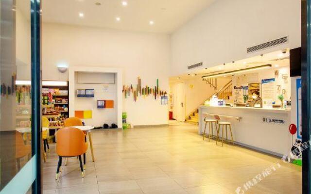 7 Days Inn (Chongqing Longtousi North Square of North Railway Station)