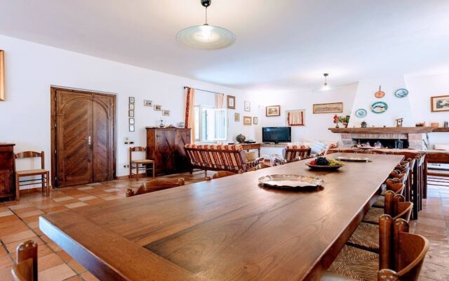 Villa Vallocchia - sleeps 18. Exclusive pool/grounds. Spoleto 10 mins. Rome 1 hr