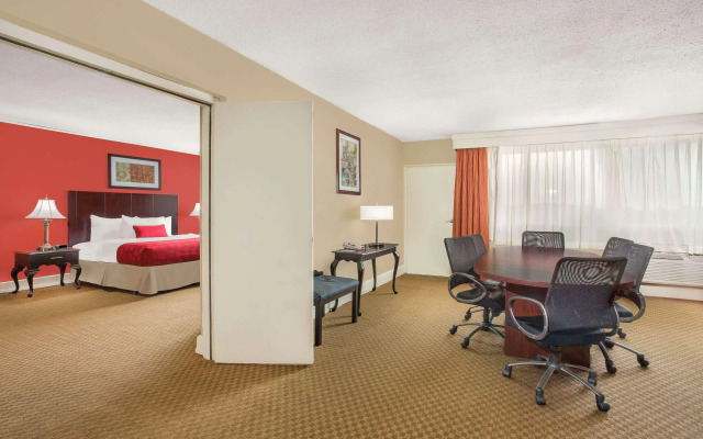 Ramada Plaza by Wyndham Fayetteville Fort Bragg Area
