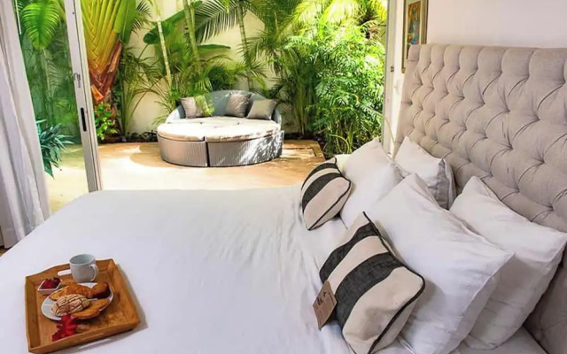 Caroline PH - At Bahay Condos