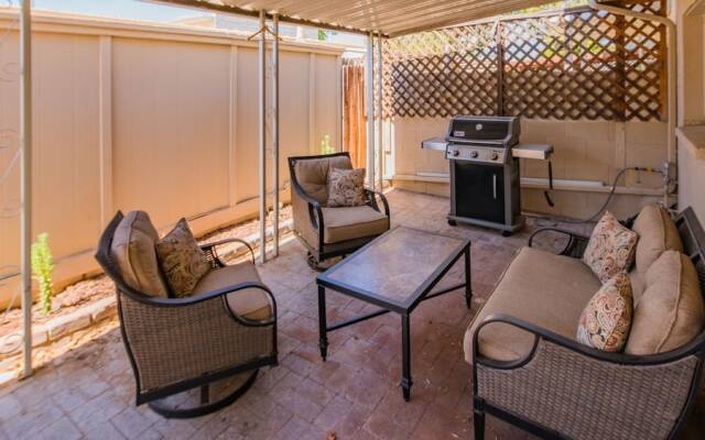 Spacious 4BR Townhouse by WanderJaunt