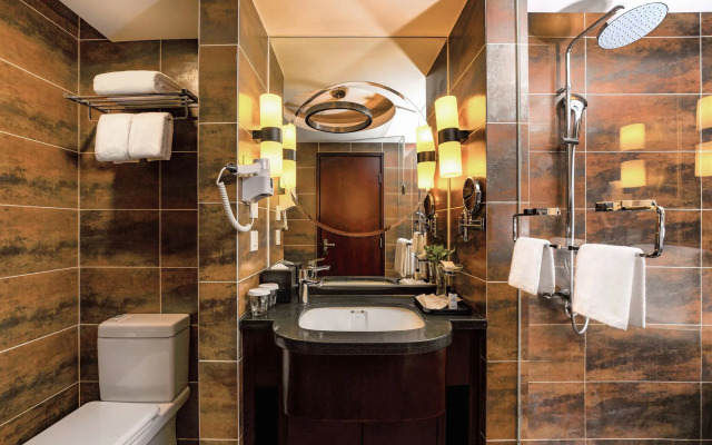 Yun-Zen Jinling World Trade Plaza Hotel