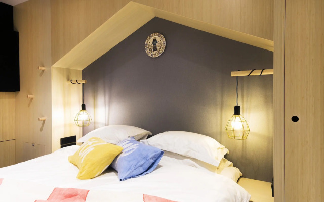 Hotel With Urban Deli