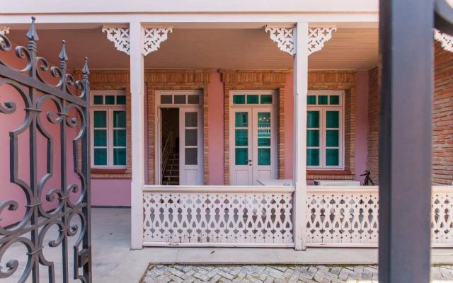Apartment On Saadi Str Old Tbilisi
